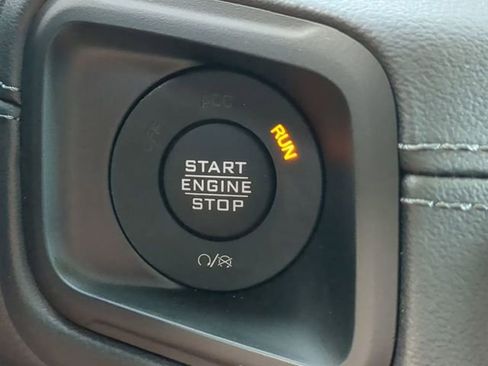 New 2024 Jeep Wrangler Unlimited Rubicon w/ Technology Group image 28