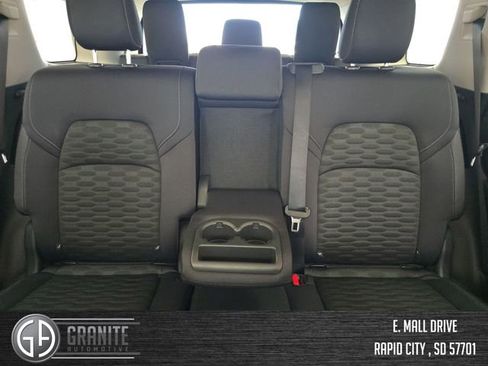 New 2025 Nissan Pathfinder SV w/ Black Appearance Package AWD/4WD image 15