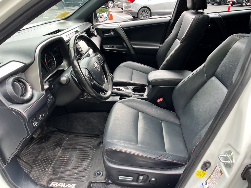 Used 2018 Toyota RAV4 SE w/ Power Extra Value Package AWD/4WD image 8