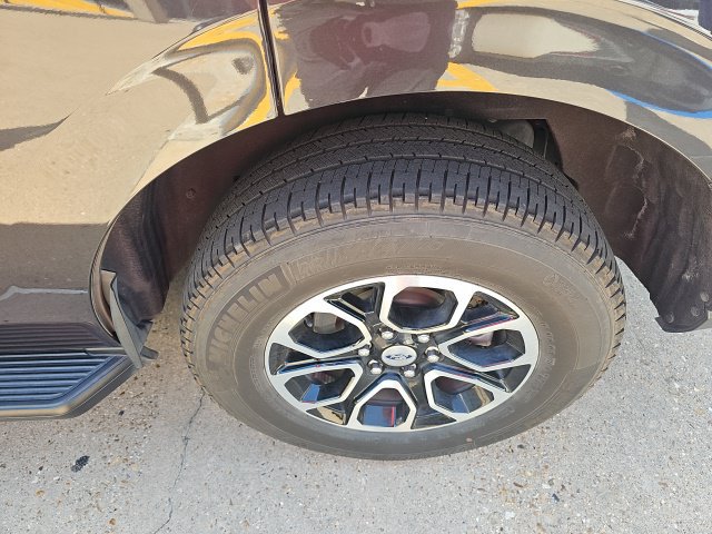 Used 2024 Ford Expedition XLT RWD image 4