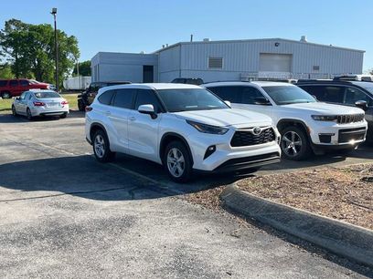 Used 2023 Toyota Highlander LE