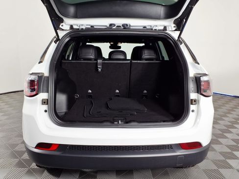 Used 2025 Jeep Compass Latitude w/ Altitude Special Edition image 8