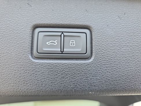 Used 2023 Audi SQ5 Prestige image 13