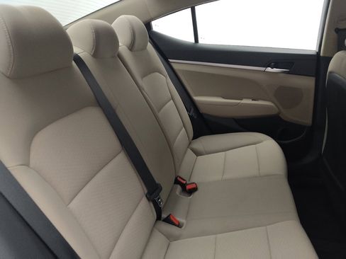 Used 2019 Hyundai Elantra SE FWD image 19