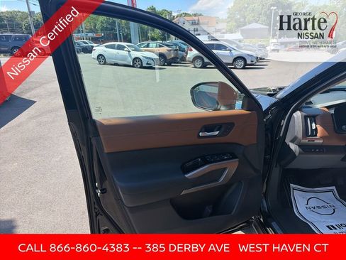 Certified 2025 Nissan Pathfinder Platinum w/ Cargo Package AWD/4WD image 10