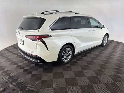 Used 2021 Toyota Sienna Platinum AWD/4WD image 7