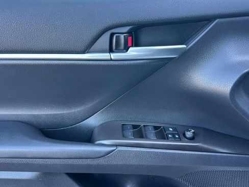 Used 2022 Toyota Camry LE FWD image 12
