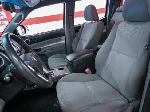 Used 2014 Toyota Tacoma PreRunner w/ SR5 Package image 11