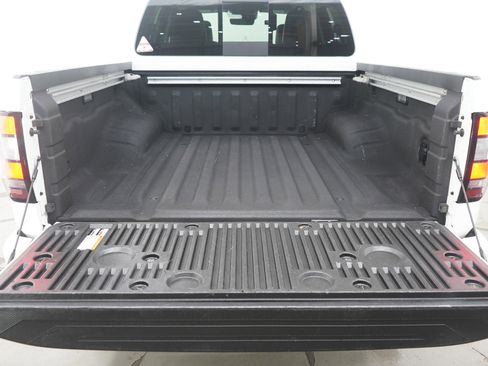 Used 2024 Nissan Frontier SL w/ Technology Package image 17