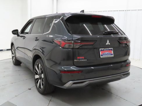 New 2026 Mitsubishi Outlander SE FWD image 6
