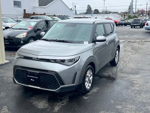 Certified 2025 Kia Soul LX w/ LX Technology Package image 3