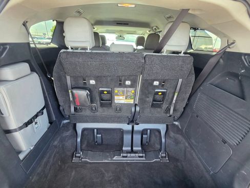 Used 2026 Toyota Sienna XLE FWD image 7