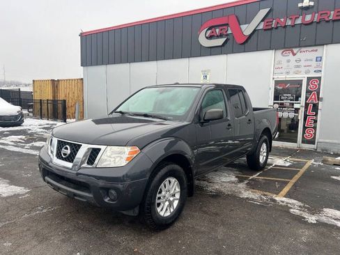 Used 2015 Nissan Frontier SV image 2