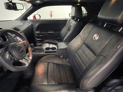 Used 2014 Dodge Challenger SXT image 2