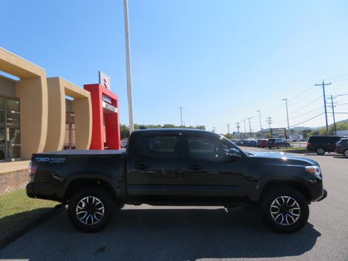 Used 2020 Toyota Tacoma TRD Sport image 2