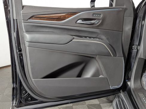 Used 2022 Cadillac Escalade Premium Luxury image 14