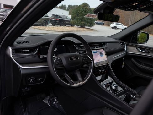 New 2025 Jeep Grand Cherokee L Limited AWD/4WD image 13