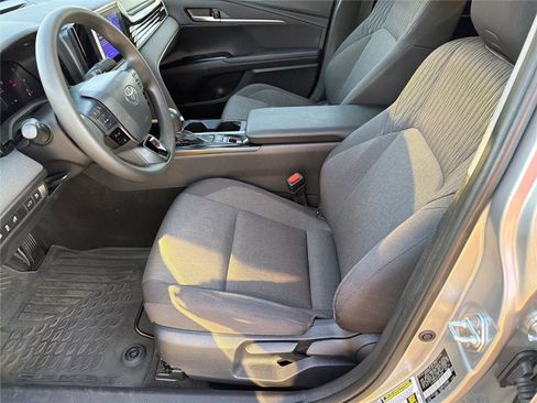 Used 2025 Toyota Camry LE image 7