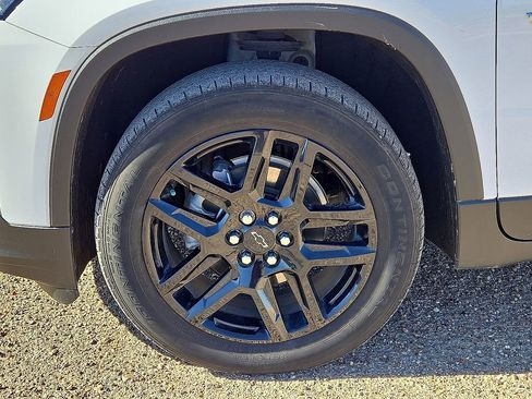 Used 2023 Chevrolet Traverse LS image 11