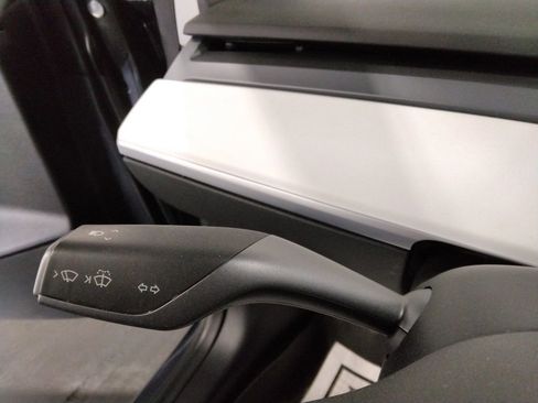 Used 2021 Tesla Model 3 Standard Range Plus image 16