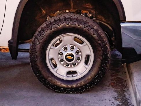 Used 2024 Chevrolet Silverado 2500 W/T w/ WT Convenience Package image 11