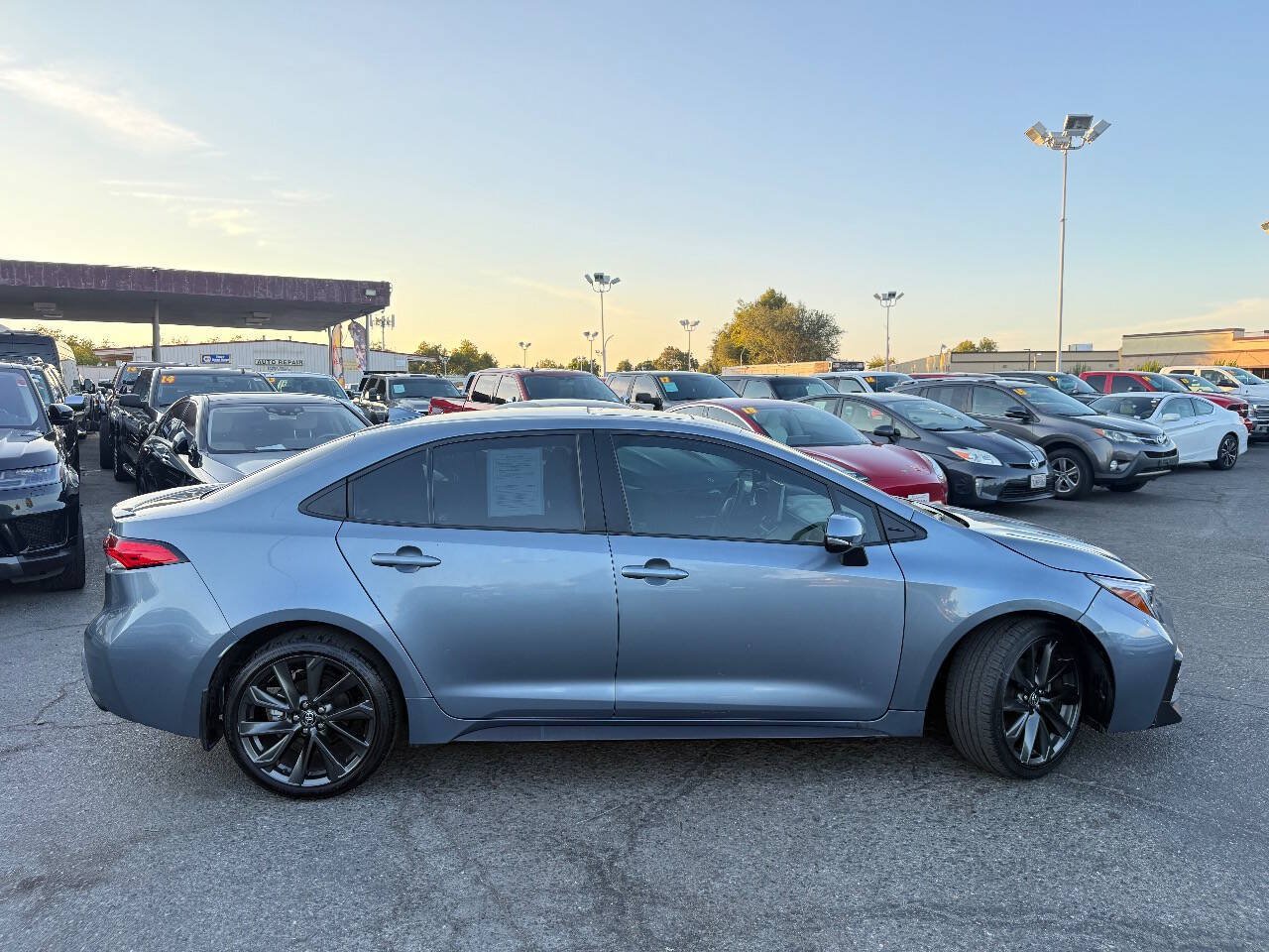 Used 2025 Toyota Corolla SE w/ SE Premium Package FWD image 9