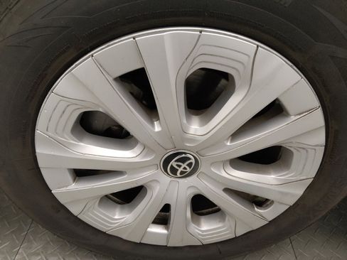Used 2022 Toyota Prius LE image 31