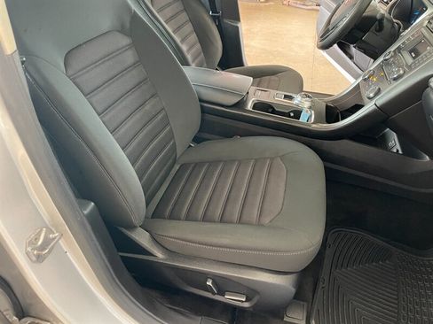 Used 2017 Ford Fusion SE FWD image 18