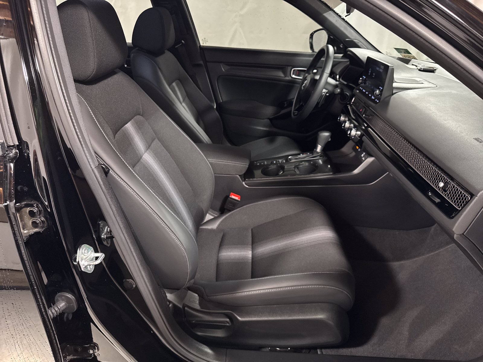 Used 2024 Honda Civic Sport image 25
