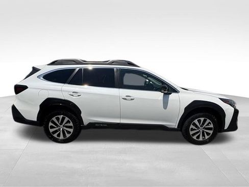 Used 2023 Subaru Outback Premium AWD/4WD image 8