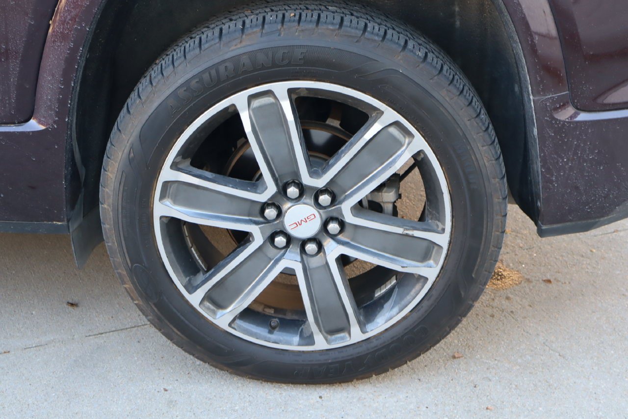 Used 2017 GMC Acadia Denali w/ Technology Package FWD image 34