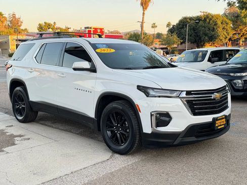 Used 2022 Chevrolet Traverse LT image 2