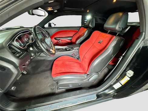 Used 2016 Dodge Challenger R/T Scat Pack RWD image 2