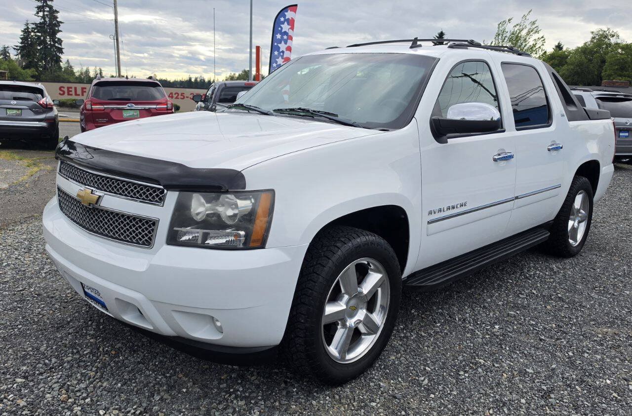 Used 2011 Chevrolet Avalanche LTZ AWD/4WD image 3