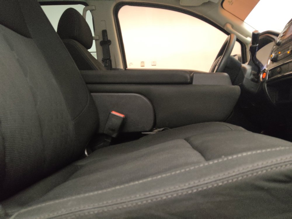 Used 2017 Nissan Titan SV RWD image 21