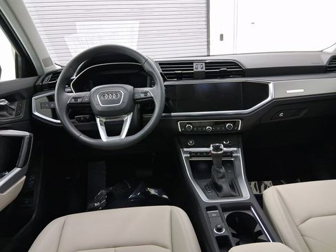 Used 2025 Audi Q3 2.0T Premium w/ Convenience Package image 4