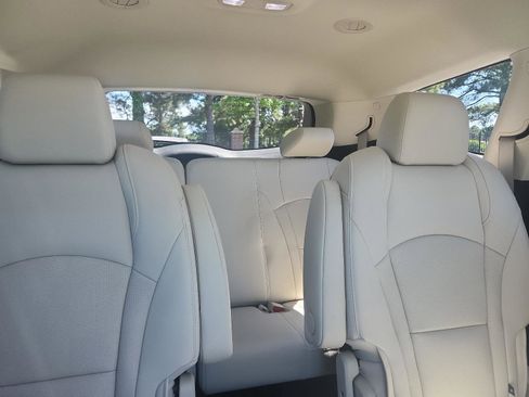 Certified 2022 Buick Enclave Essence w/ Sport Touring Edition FWD image 10