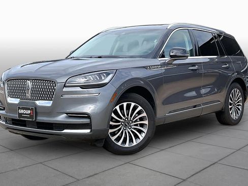 Used 2024 Lincoln Aviator Reserve AWD/4WD image 2