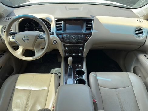 Used 2015 Nissan Pathfinder Platinum FWD image 10