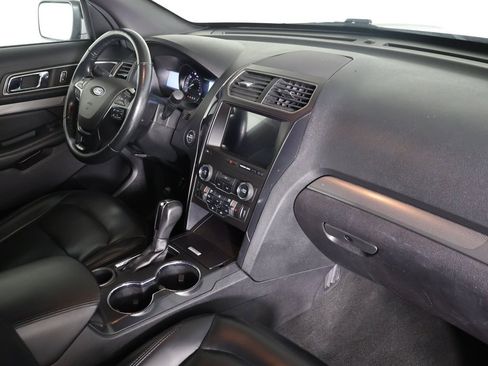 Used 2019 Ford Explorer XLT w/ Equipment Group 202A image 28