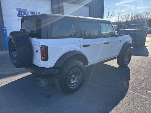 New 2025 Ford Bronco Badlands image 3