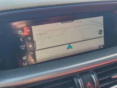 Used 2022 Alfa Romeo Stelvio Veloce image 15