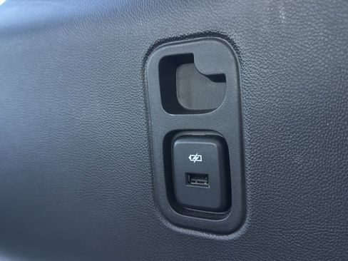 Used 2023 Chevrolet Traverse LT FWD image 23