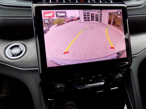 New 2025 Jeep Grand Cherokee Limited w/ Luxury Tech Group II image 22