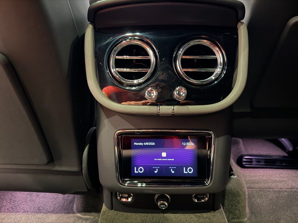 Used 2022 Bentley Bentayga AWD/4WD image 43