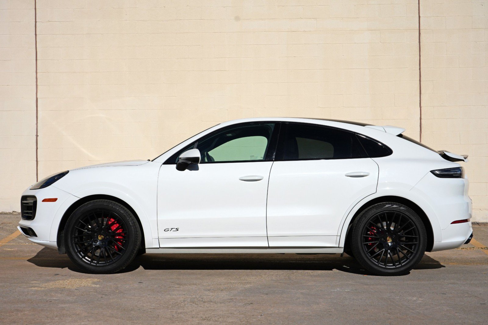 Used 2022 Porsche Cayenne GTS w/ Towing Package w/o Tow Ball AWD/4WD image 9