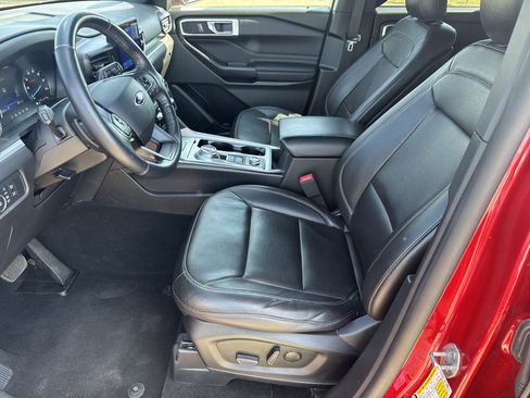 Used 2020 Ford Explorer XLT w/ Equipment Group 202A image 5