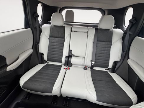 New 2026 Mitsubishi Outlander SE FWD image 13