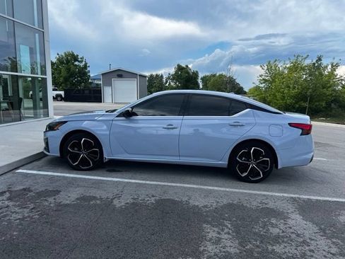 Used 2023 Nissan Altima 2.5 SR AWD/4WD image 8