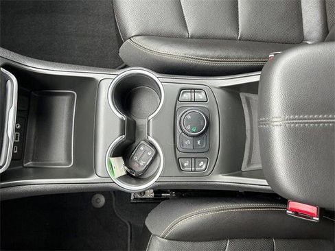 Used 2021 GMC Terrain SLT image 28